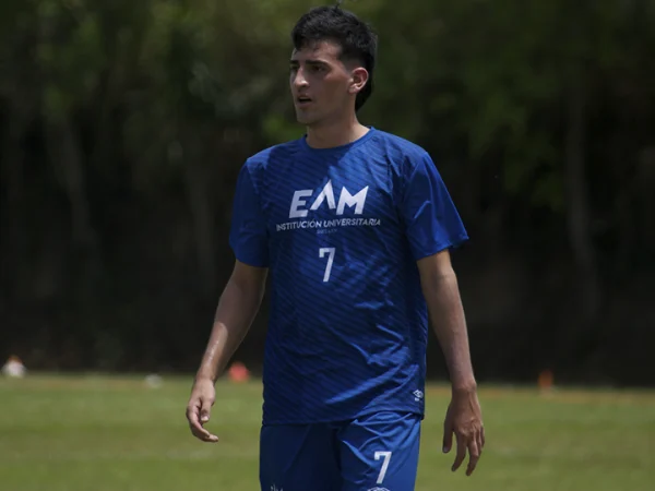 fútbol EAM en campeonato Madrugadores