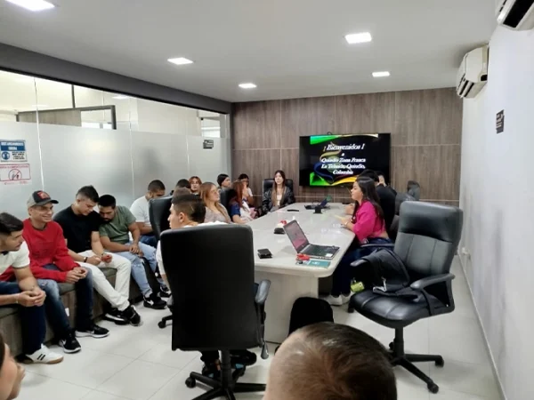 Estudiantes de Administración de Empresas y Negocios Internacionales visitaron Quindío Zona Franca