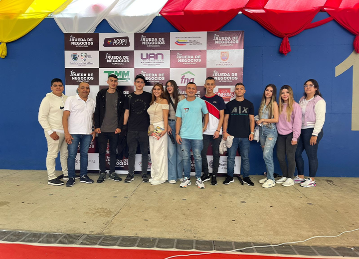 Jóvenes Asistentes en la Rueda de Negocios 2024
