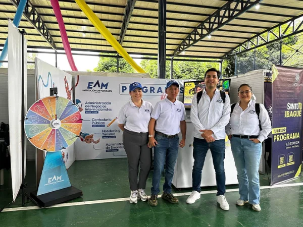 equipo EAM EXPO U Cisneros