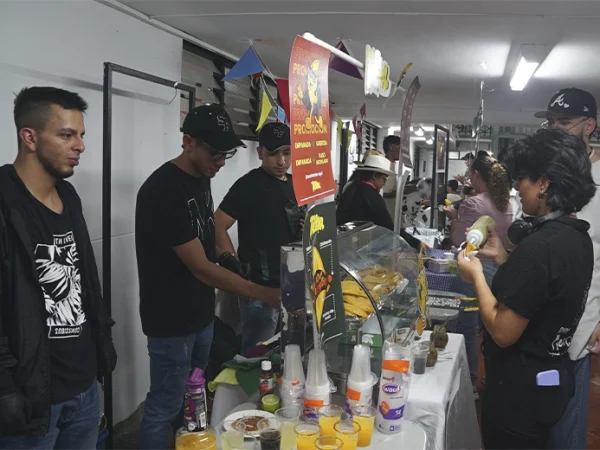 Estudiantes EAM con la Empanadamanía