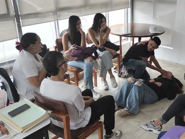 Estudiantes EAM capacitación en primeros auxilios