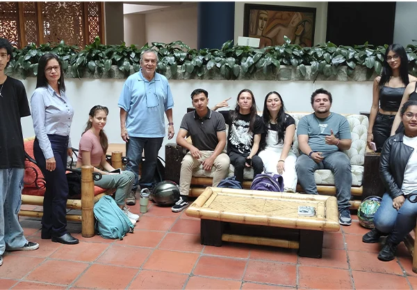 Estudiantes de I semestre de Hotelería y Turismo visitaron las instalaciones del Armenia Hotel,