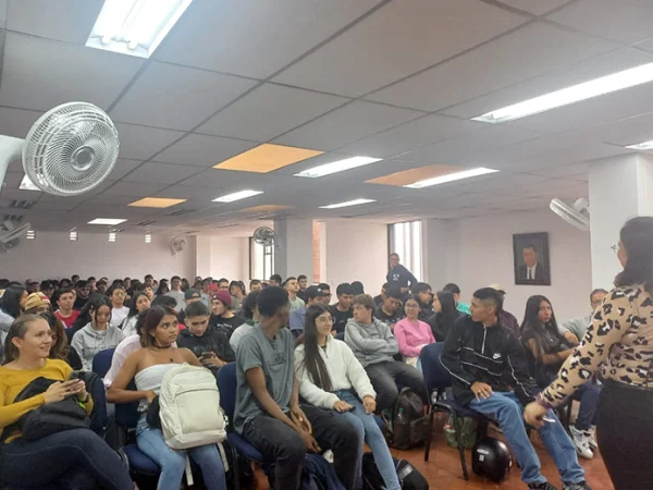 Estudiantes EAM recibieron capacitación en emprendimiento