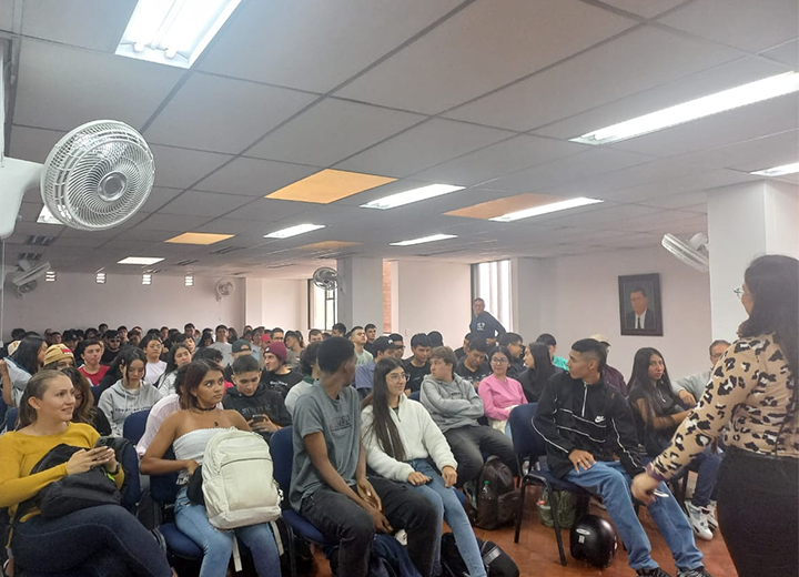 Estudiantes EAM recibieron capacitación en emprendimiento
