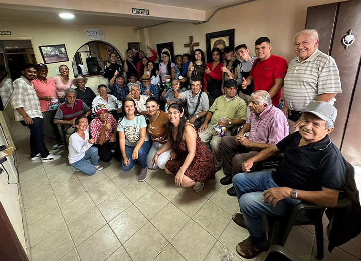 Comunidad EAM donó a fundaciones en pro del adulto mayor