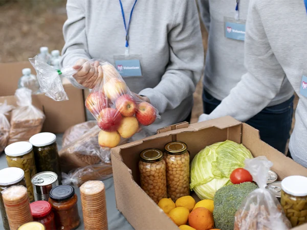 Manos que acompañan: trae tus donaciones para adultos mayores