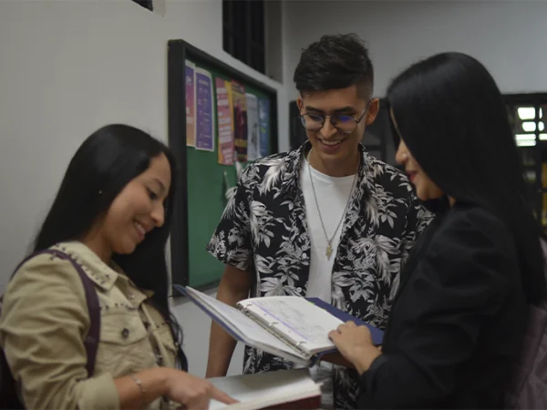 Estudiantes EAM: Transformando la sociedad a través de la innovación y la creatividad