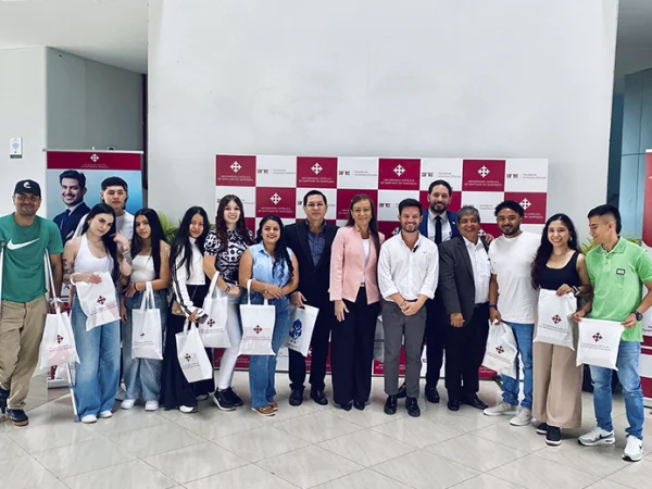 Estudiantes participan del seminario internacional sobre IA
