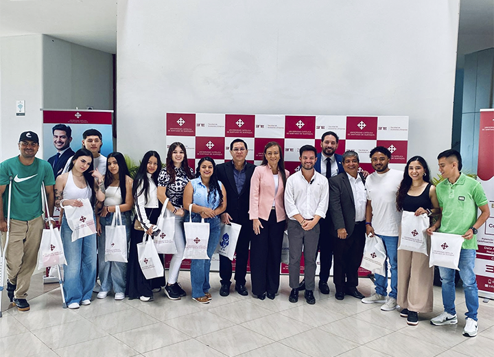 Estudiantes participan del seminario internacional sobre IA
