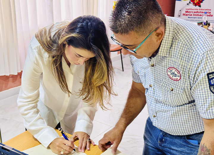 firma convenio colegió EAM