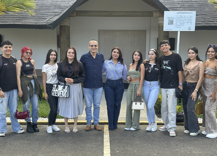 Estudiantes EAM de Hotelería y Turismo visitan el Hotel Las Camelias en salida académica